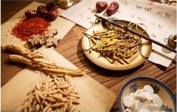 我國中藥材產(chǎn)業(yè)發(fā)展迅速，正向規(guī)?；?，標(biāo)準(zhǔn)化轉(zhuǎn)變