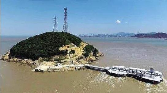 潮汐能具有儲(chǔ)量大影響因素少、可靠性高及能量轉(zhuǎn)化效率高等優(yōu)點(diǎn)，利用前景廣闊
